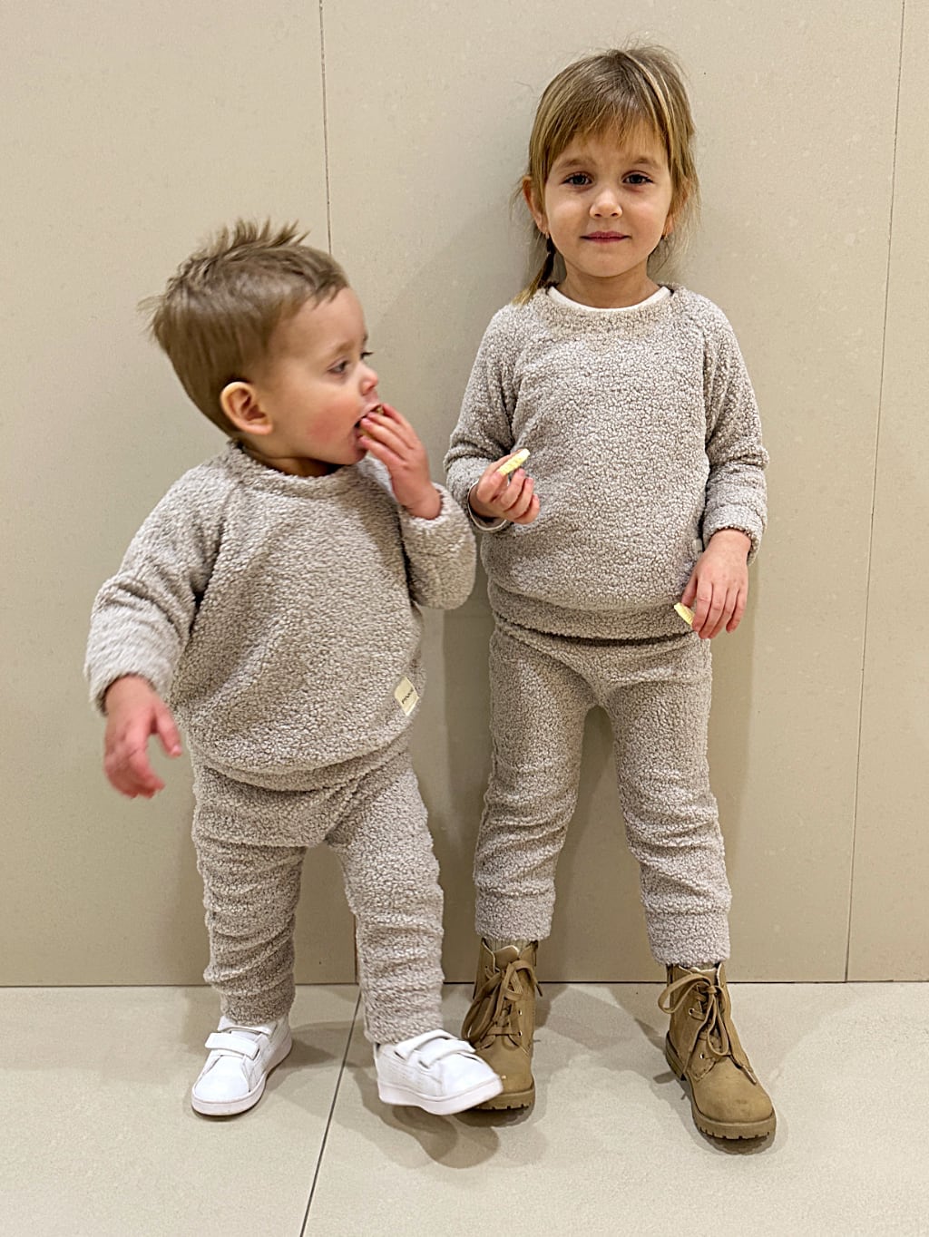 BABY-HOSE U. SWEATSHIRT