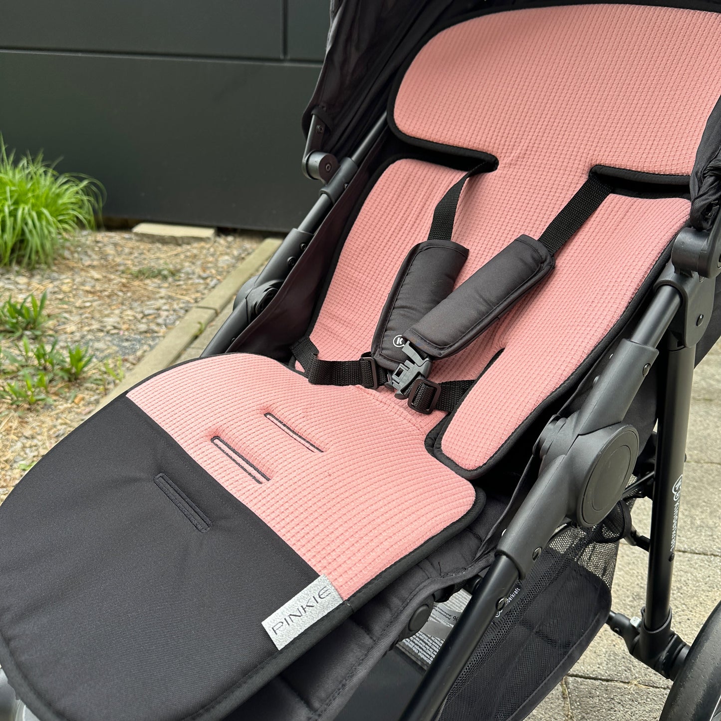 PINKIE Verlängerte Sitzeinlage Label Pink/Black