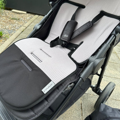 PINKIE Verlängerte Sitzeinlage Label Grey/Black